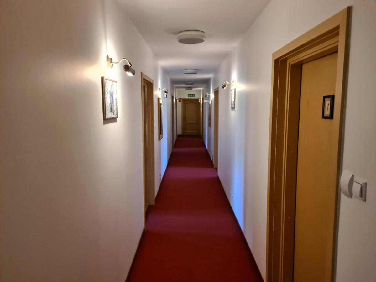Hotel Zajazd Kultury, Dawniej Pocztowy Grünberg Exterior foto